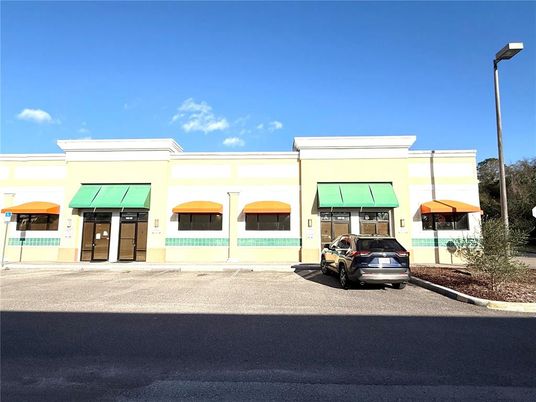 Exterior, Facade, Modern