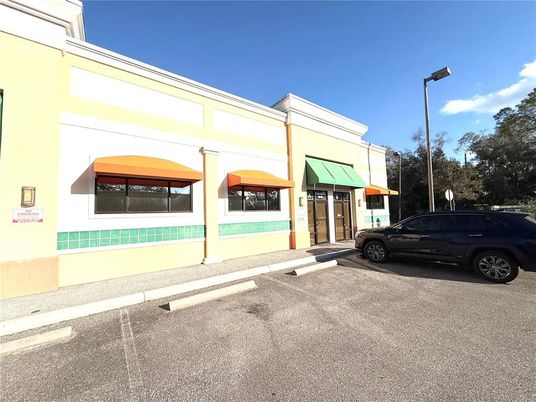 Exterior, Facade, Modern