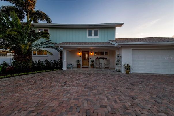Attached, Exterior, Facade, Ranch
