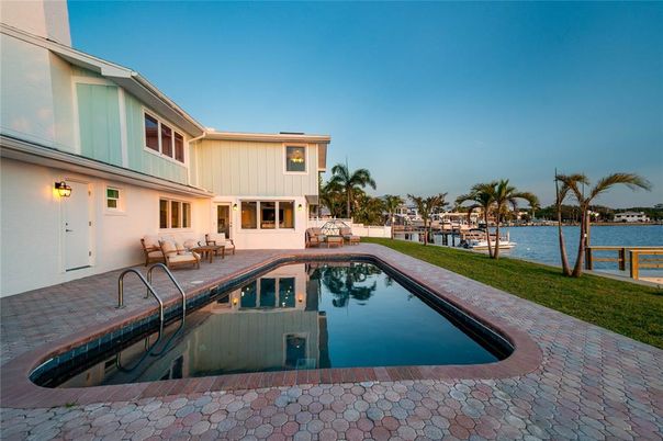 Exterior, Pool, Water