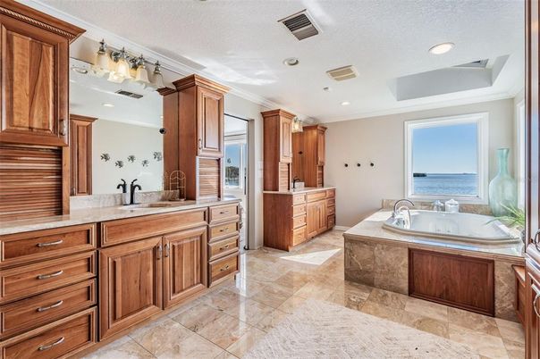 Bathroom, Dual Sink Vanities, Interior, Recessed Lighting, Water
