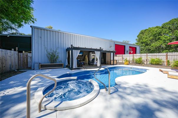 Exterior, Pool