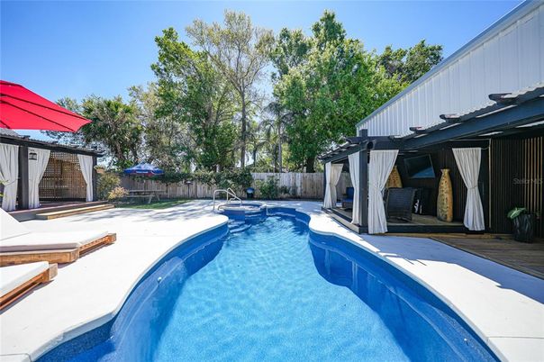 Exterior, Pool