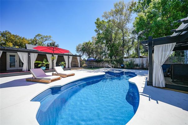 Exterior, Pool