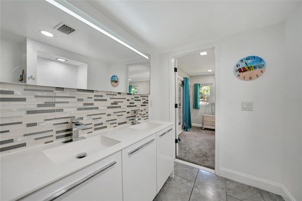 Bathroom, Interior, Recessed Lighting