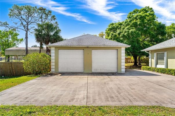 Detached Garage, Exterior