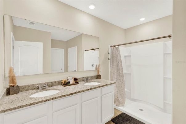 Bathroom, Dual Sink Vanities, Interior, Recessed Lighting