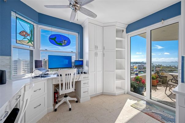 Home Office, Interior