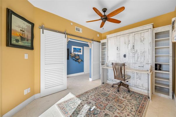 Home Office, Interior