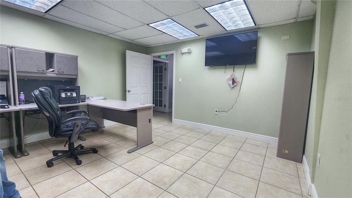 Home Office, Interior