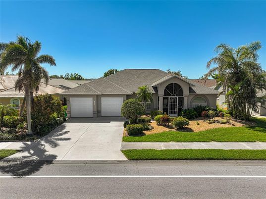 Attached, Exterior, Facade, Ranch