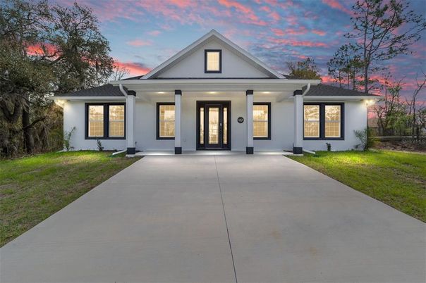 Exterior, Facade, Farmhouse