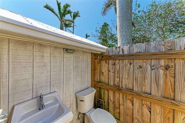 Bathroom, Exterior