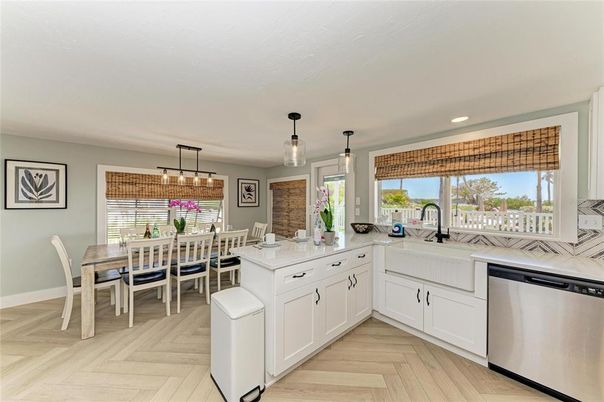 Dining room, Interior, Kitchen, Pendant Lights, Recessed Lighting, Wood Texture Flooring