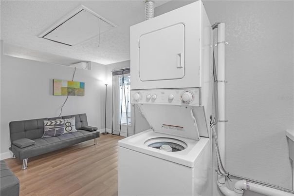 Interior, Utility Closets, Washer, Wood Texture Flooring