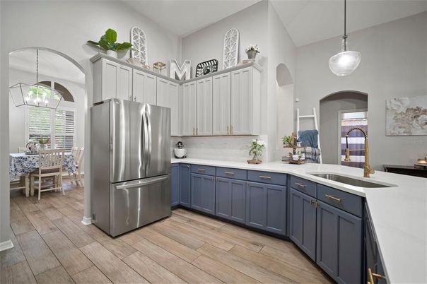 Dining room, Interior, Kitchen, Pendant Lights, Stainless Steel Appliances, Wood Texture Flooring