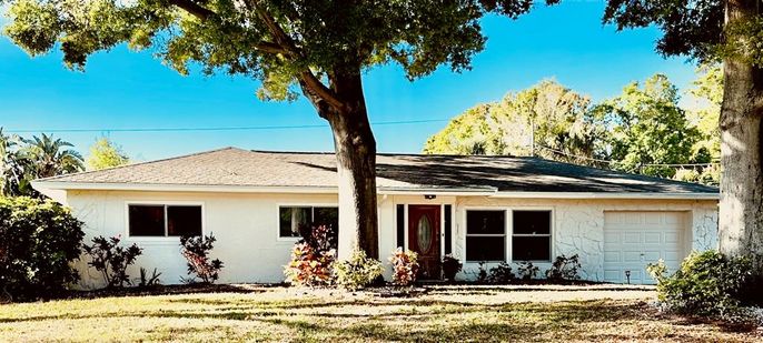 Attached, Exterior, Facade, Ranch