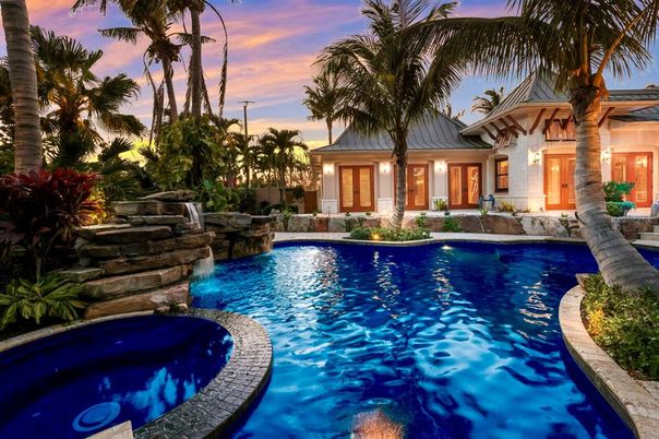 Exterior, Pool