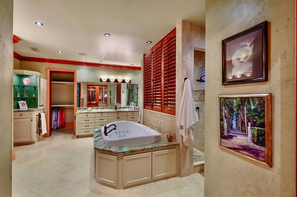 Bathroom, Interior, Recessed Lighting