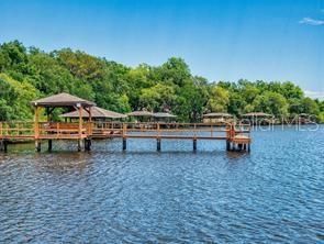 Exterior, Lake