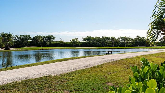 Exterior, Lake