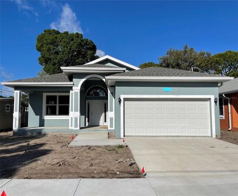 Attached, Exterior, Facade, Ranch