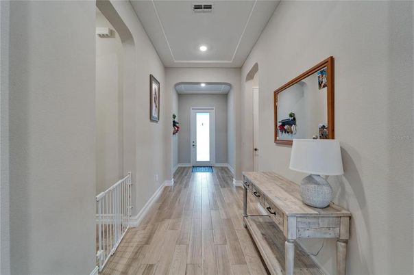 Interior, Recessed Lighting, Wood Texture Flooring