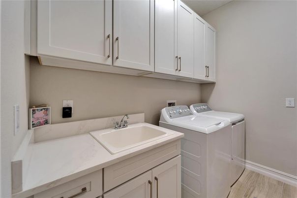 Interior, Washer, Wood Texture Flooring