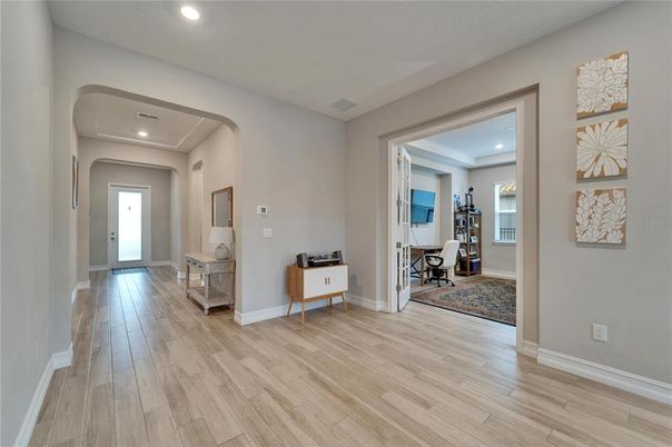 Fitness Equipment, Interior, Recessed Lighting, Wood Texture Flooring