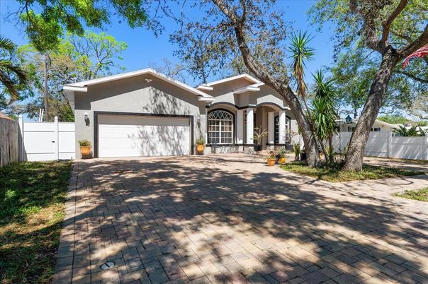 Attached, Exterior, Facade, Ranch