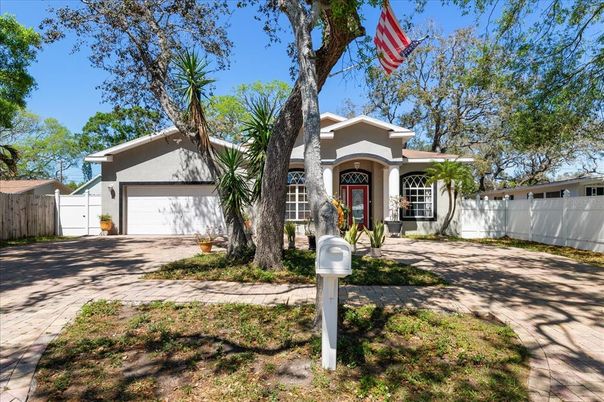 Attached, Exterior, Facade, Ranch