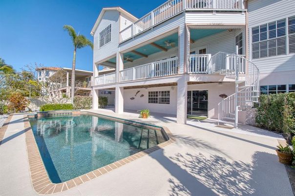 Exterior, Pool
