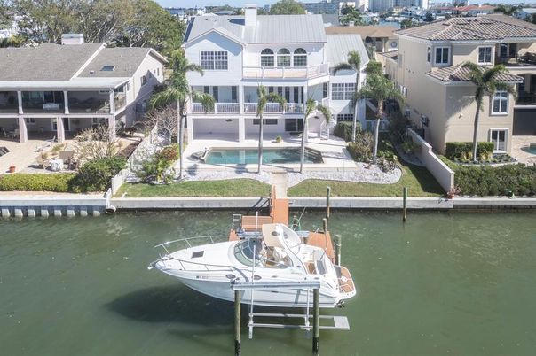 Exterior, Lake