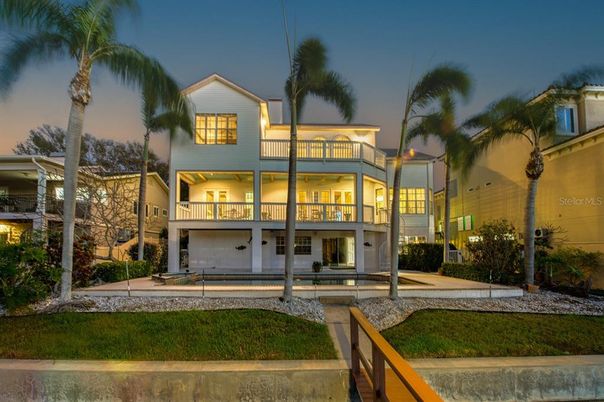 Attached, Exterior, Facade, Modern