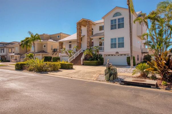 Attached, Exterior, Facade, Mediterranean
