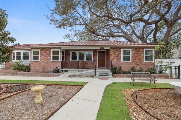 Exterior, Facade, Brick Facade, Ranch