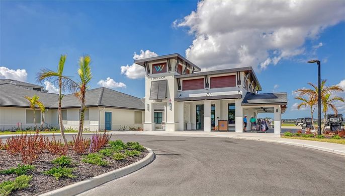 Attached, Exterior, Facade, Modern