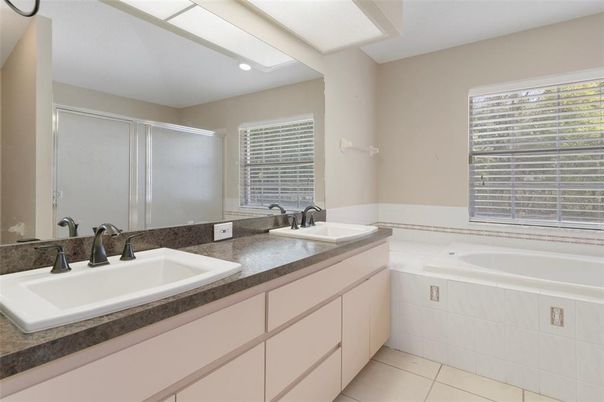 Bathroom, Dual Sink Vanities, Interior, Recessed Lighting