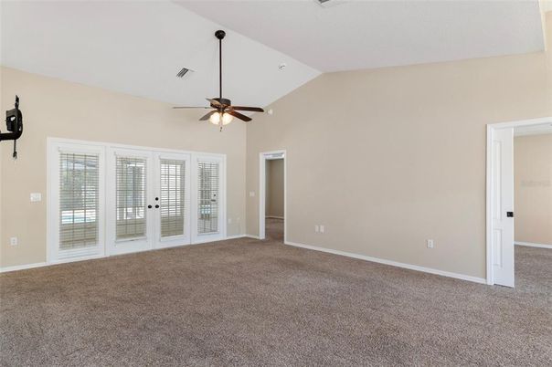 Empty room, Interior