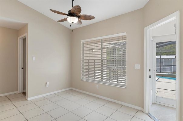 Empty room, Interior
