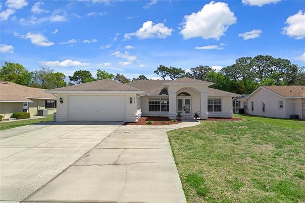 Attached, Exterior, Facade, Ranch
