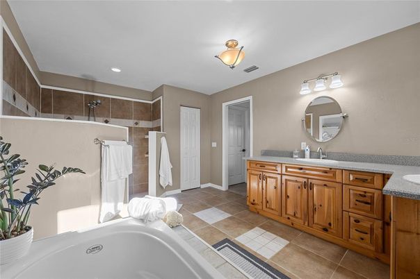 Bathroom, Dual Sink Vanities, Interior, Recessed Lighting