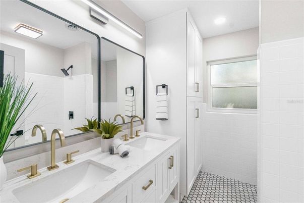 Bathroom, Dual Sink Vanities, Interior, Recessed Lighting
