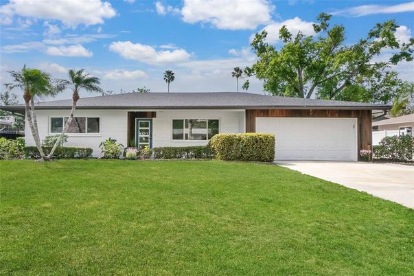 Attached, Exterior, Facade, Ranch