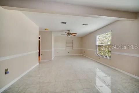 Empty room, Interior
