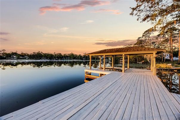 Exterior, Lake