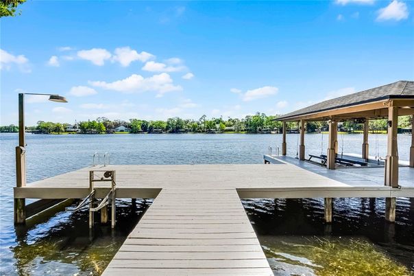 Exterior, Lake