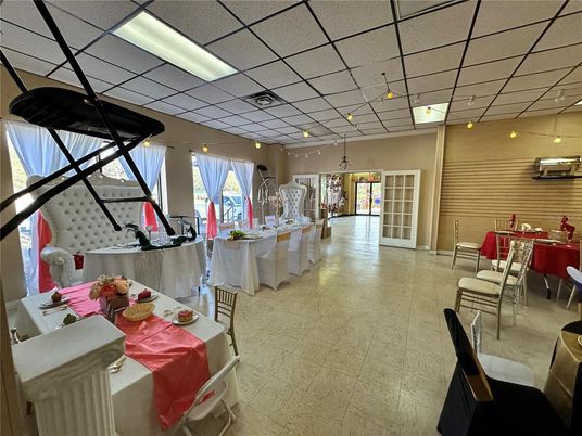 Dining room, Interior