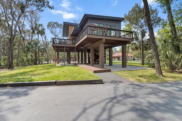 Backyard, Exterior, Facade, Modern