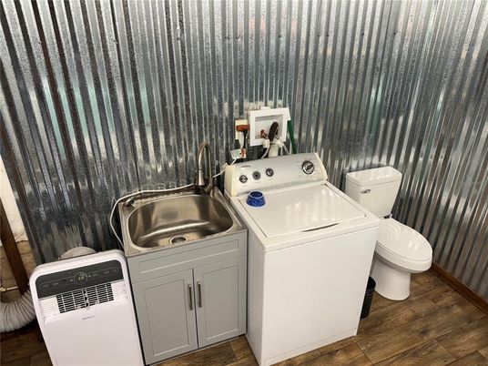 Interior, Washer, Wood Texture Flooring
